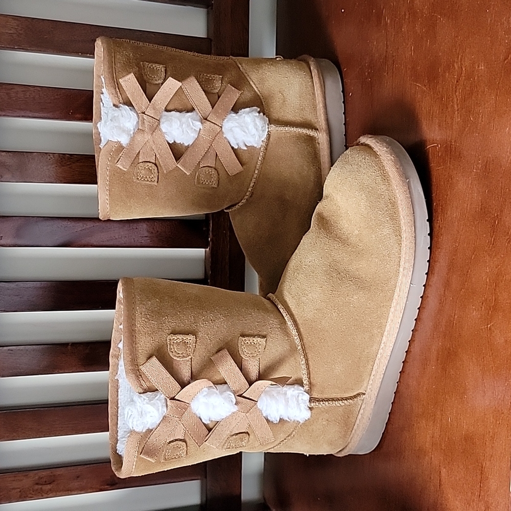 Koolabura by UGG Victoria short boot
